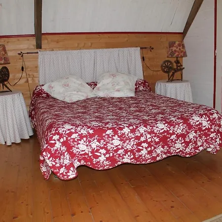 Domaine De La Suzanne - D'hotes, Roulottes Et Guest house
